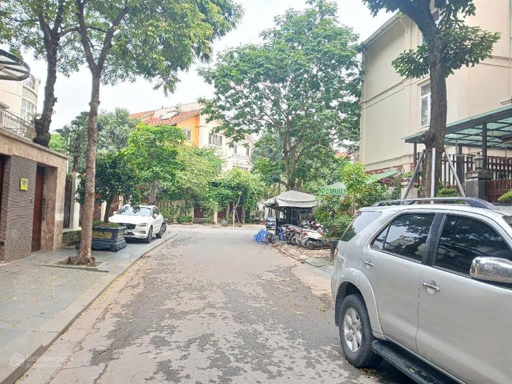 Bán nhà ngay trục quang trungvăn phú hà đông đường kinh doanh phân lô vỉa hè 4 tầng thang máy 76m2