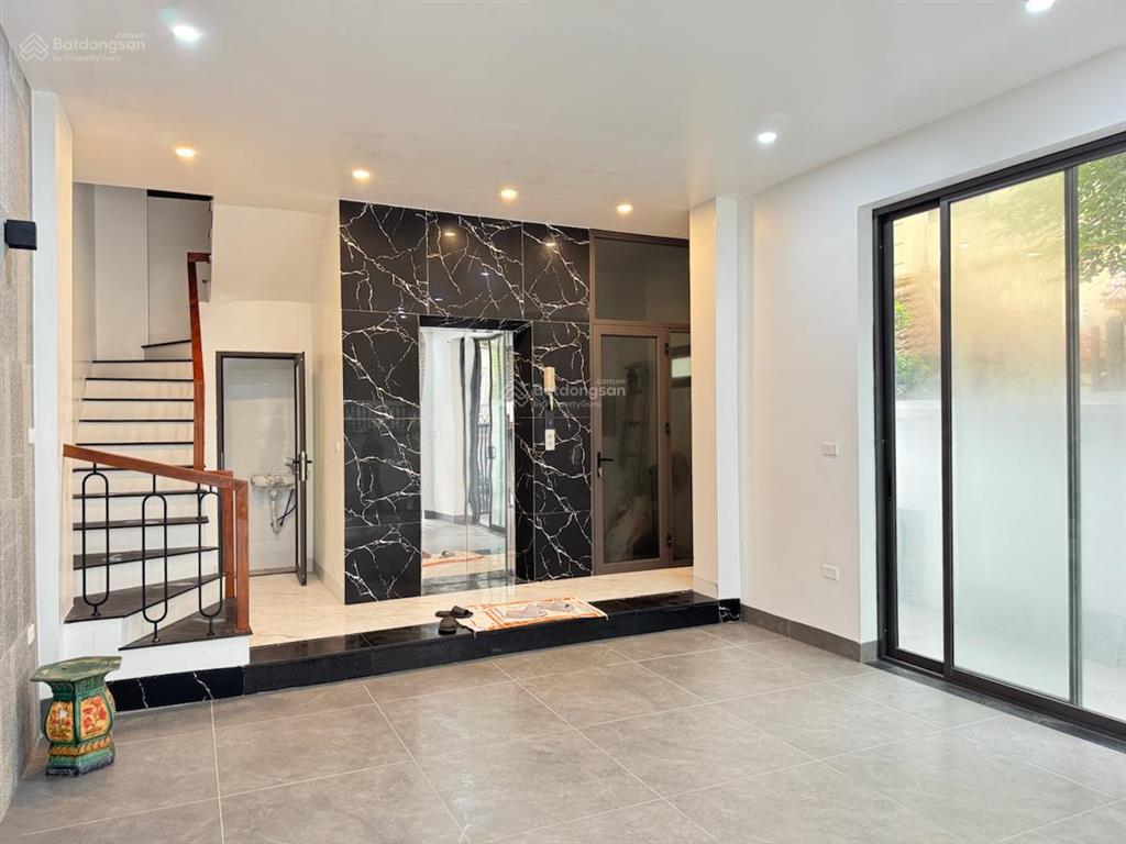 7t thang máy, 2 ô tô tránh, vỉa hè pl bộ giáo dục, 67m2, mt 4.5m, nhà đẹp ở ngay, giá 25.5 tỷ