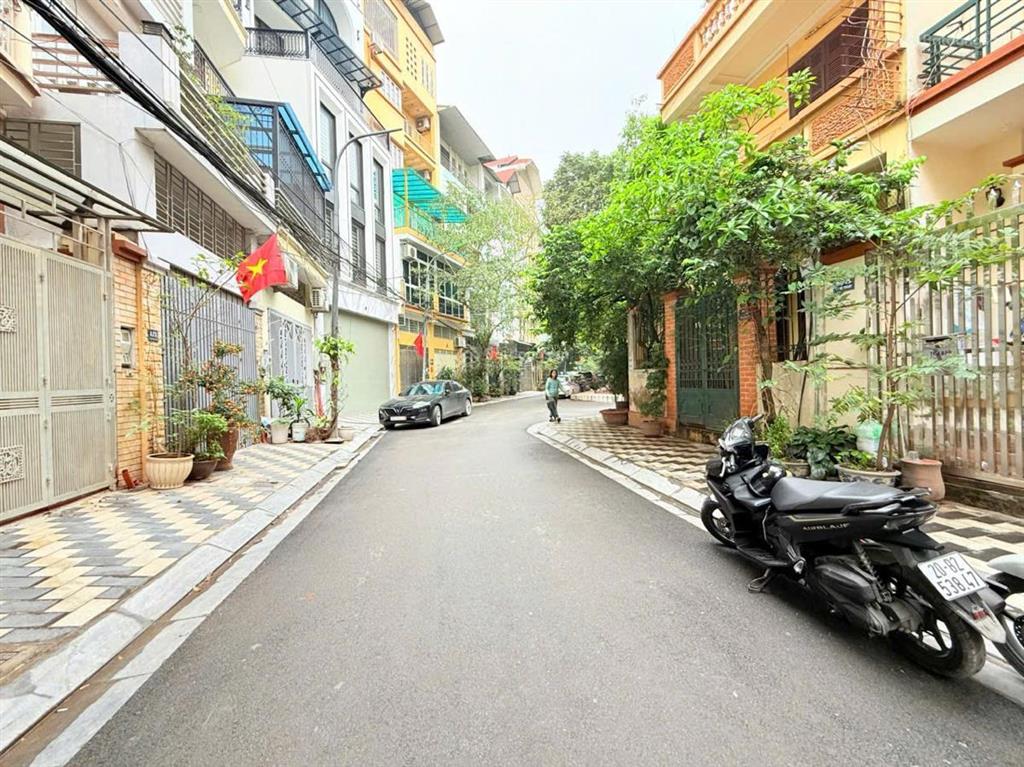 7t thang máy, 2 ô tô tránh, vỉa hè pl bộ giáo dục, 67m2, mt 4.5m, nhà đẹp ở ngay, giá 25.5 tỷ
