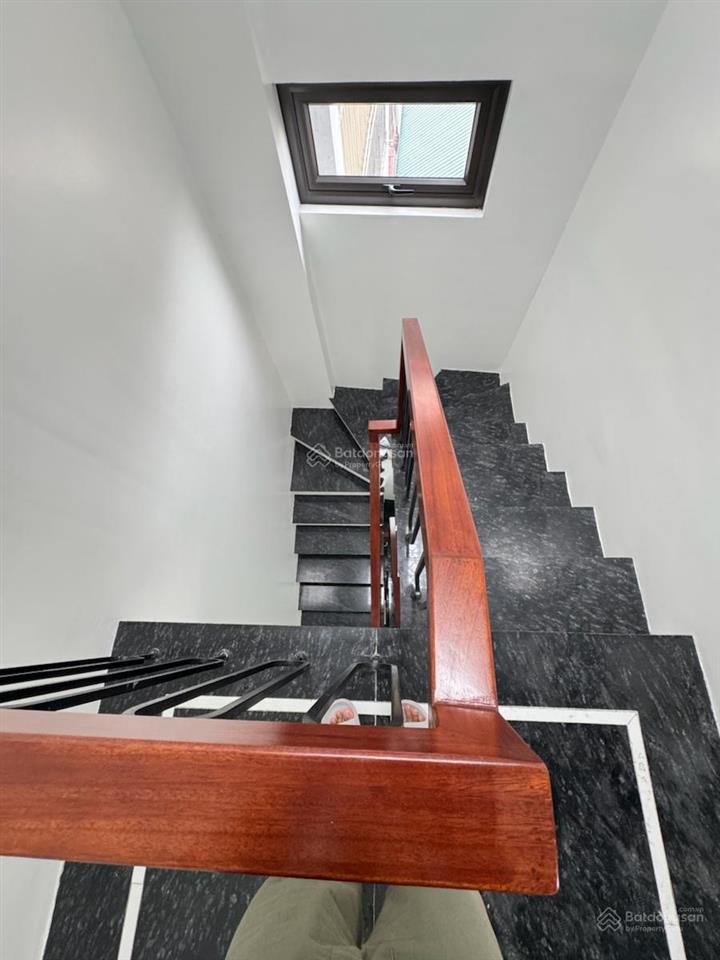 7t thang máy, 2 ô tô tránh, vỉa hè pl bộ giáo dục, 67m2, mt 4.5m, nhà đẹp ở ngay, giá 25.5 tỷ