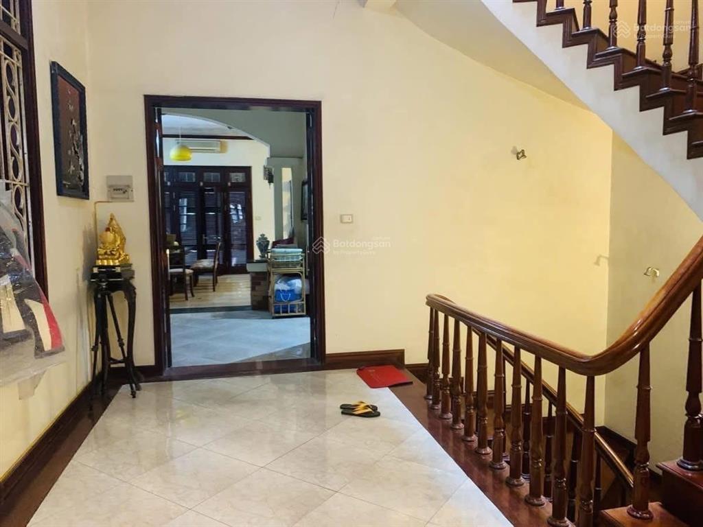 Mt 9m, 98m2, đường 3 ô tô tránh, sát phố, 3 thoáng, giá 33.8 tỷ