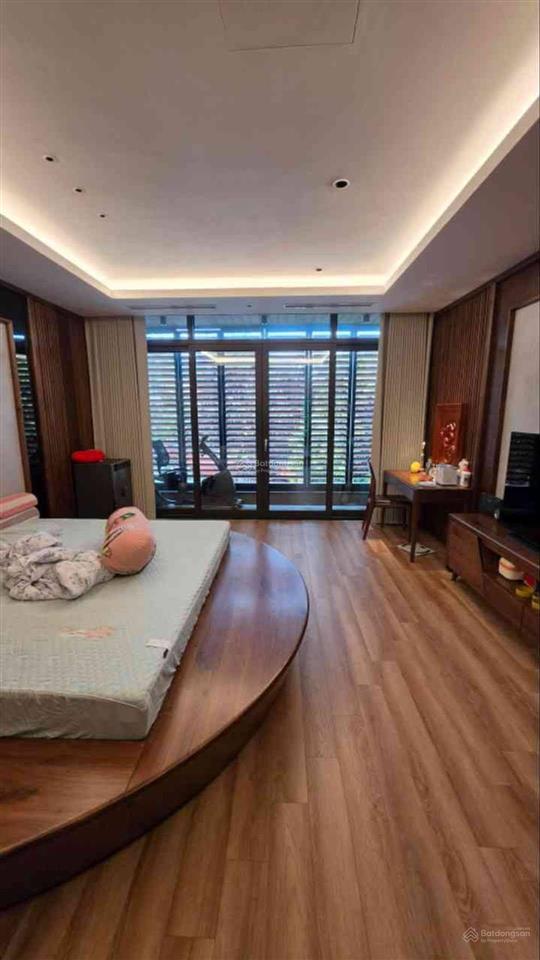 Pl bàn cờ 105 xuân la! lô góc 3 mặt thoáng, 2 ô tô tránh, vỉa hè, nội thất xịn, 70m giá 32 tỷ
