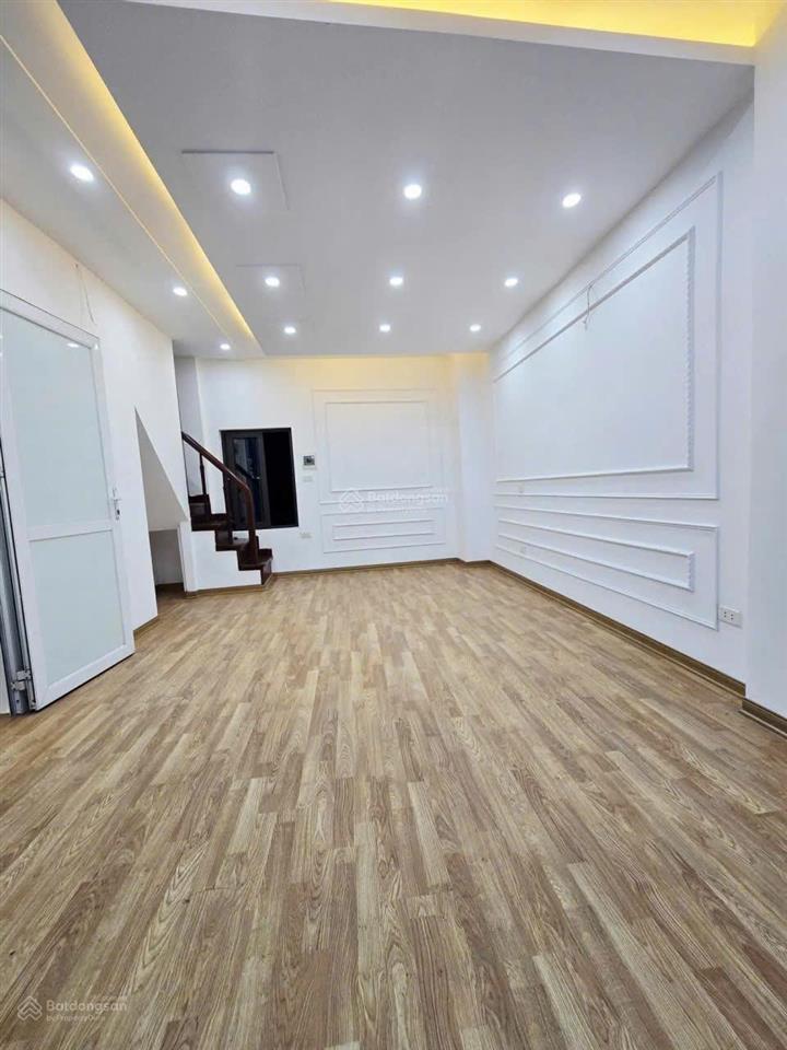 Cho thuê nhà mặt phố kim mã, 5 tầng 1 hầm thông sàn kinh doanh đỉnh chỉ 12tr/tháng