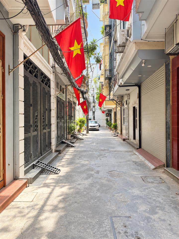 Cho thuê nhà phân lô, đường ô tô tránh, gần phố lớn, đã sửa lại sạch đẹp, 45m giá 15tr/tháng