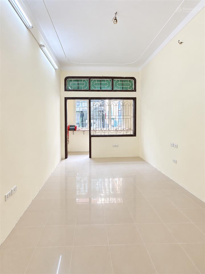 Cho thuê nhà phân lô, đường ô tô tránh, gần phố lớn, đã sửa lại sạch đẹp, 45m giá 15tr/tháng