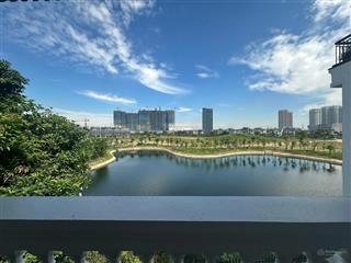 Cho thuê bt ciputra view hồ rất mát. diện tích lớn, nhà mới, không gian yên tĩnh 400m giá 3500$