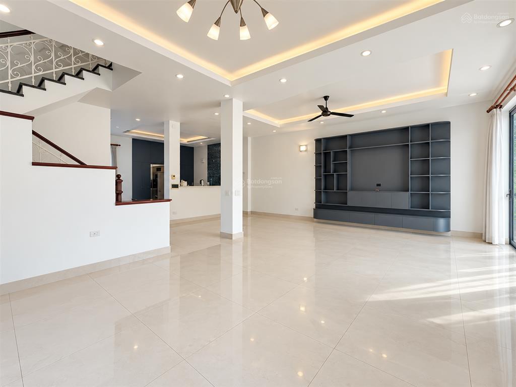 Cho thuê bt ciputra view hồ rất mát. diện tích lớn, nhà mới, không gian yên tĩnh 400m giá 3500$