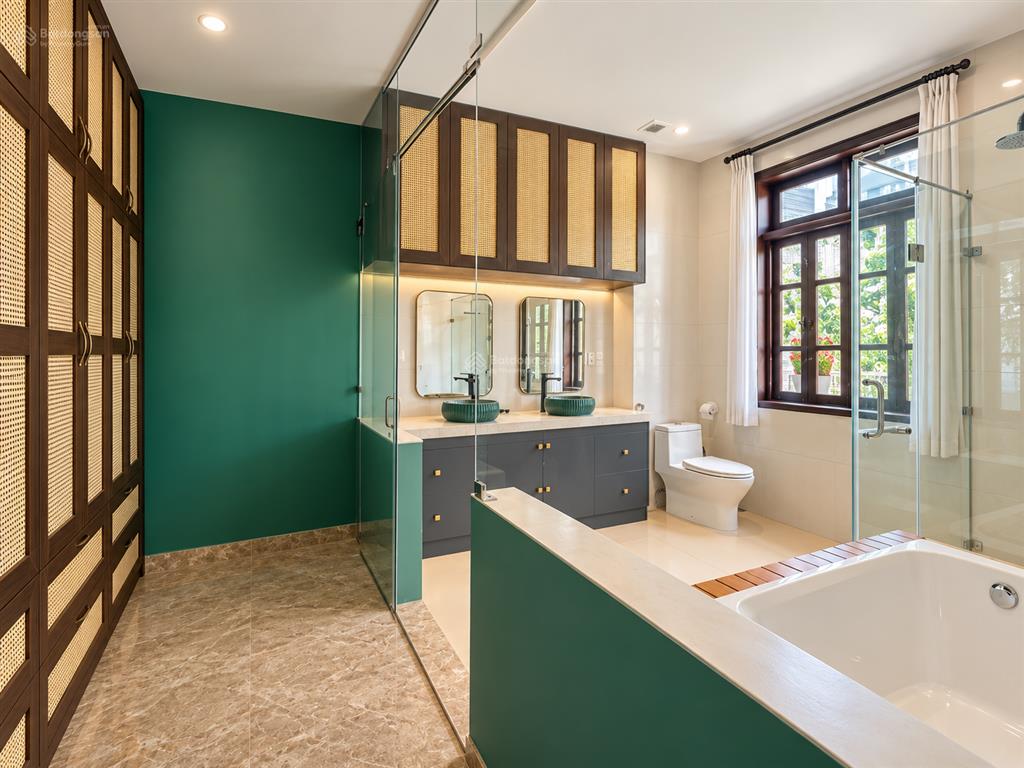 Cho thuê bt ciputra view hồ rất mát. diện tích lớn, nhà mới, không gian yên tĩnh 400m giá 3500$