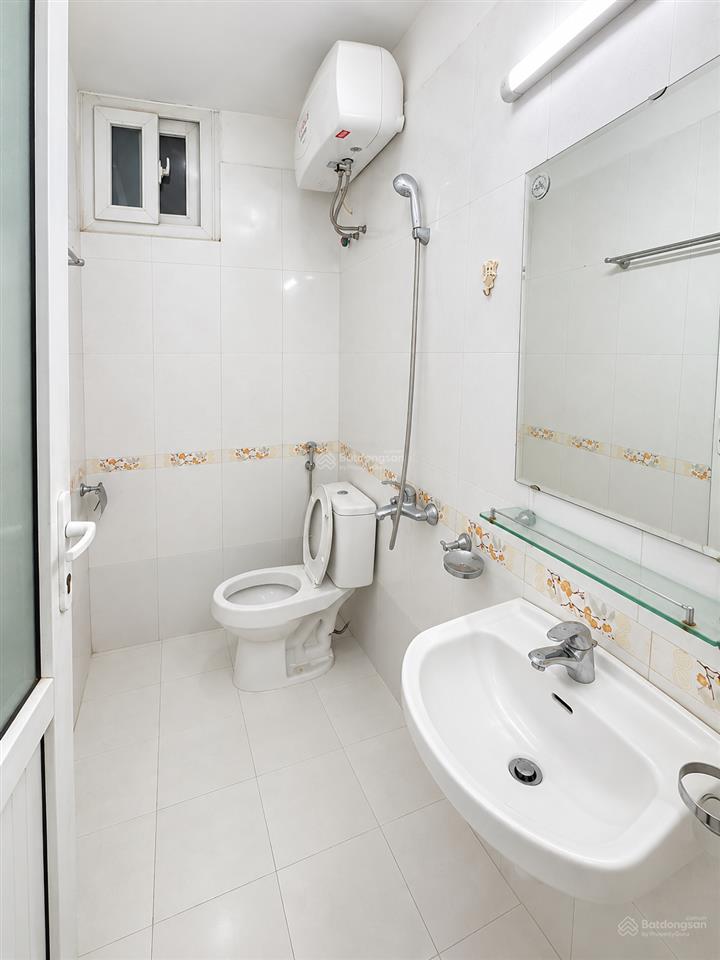 Nhà đẹp rất gần phố, thoáng sạch, 3pn, vs khép kín, 5 tầng giá 15tr/tháng ở ngay