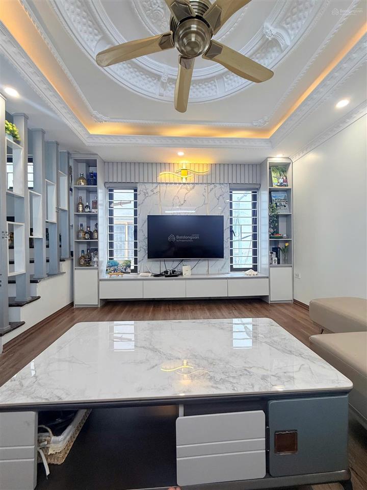 Bán nhà đẹp, 8 tỷ, 32.4m2 (thực 40m2), 4pn, 3wc, 5 tầng, tứ hiệp, gần ngọc hồi, linh đàm
