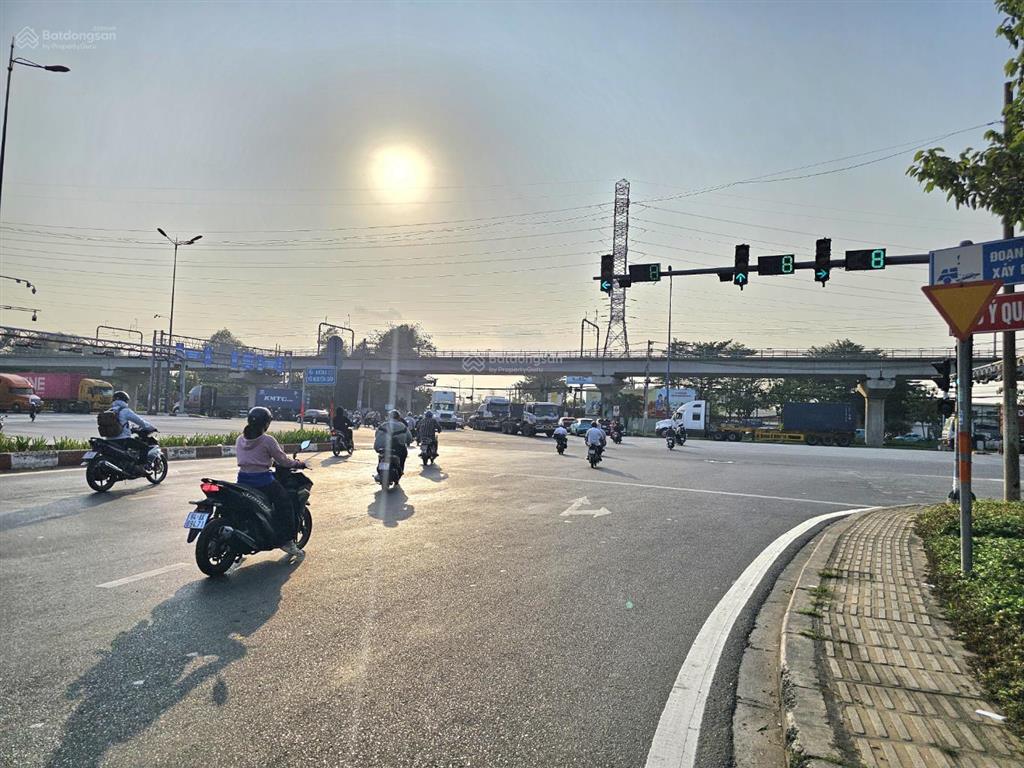 Bán nhà 76m2 hẻm xe hơi phước long a, quận 9 cũ ngay ga metro xa lộ hà nội, chưa tới 6 tỷ
