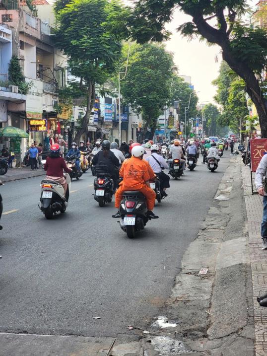 GẤP VỀ QUÊ ĐÓN TẾT Nhà Đồng Nai P15 Quận 10. Ngang 5.8m dài 10m. Vị Trí  Kinh doanh 3