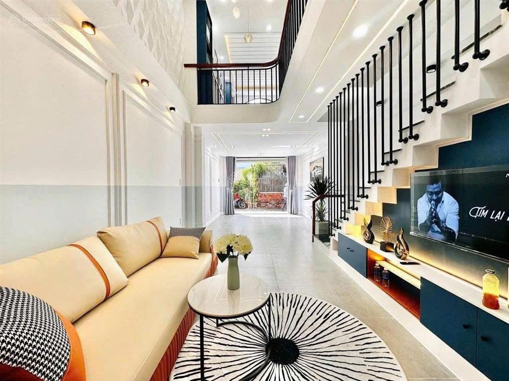 Nhà mới xây dựng vị trí đẹp, gần chợ trường học,hxh