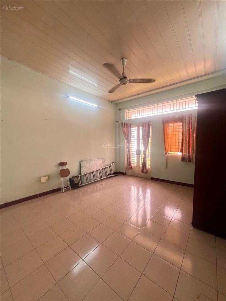 Hxh 1/nguyễn sơn, tân phú. 4x13m
nhà 1 trệt lầu  2pn 2wc  có phòng ngủ dưới trệt