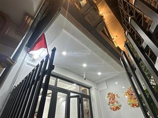 Bán nhà thịnh quang đống đa 32m 5 tầng xây mới ngõ rộng giá 8.7 tỷ