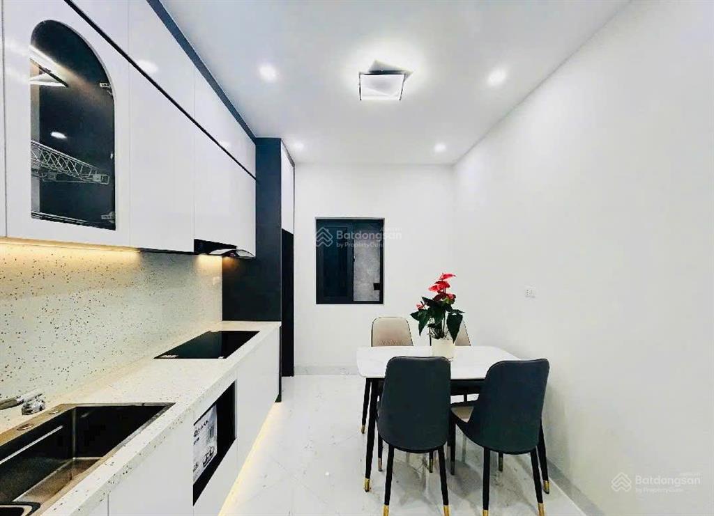 Bán nhà riêng tại đường tựu liệt, 15 tỷ, 52m2, 8pn, 5wc, giá siêu hời