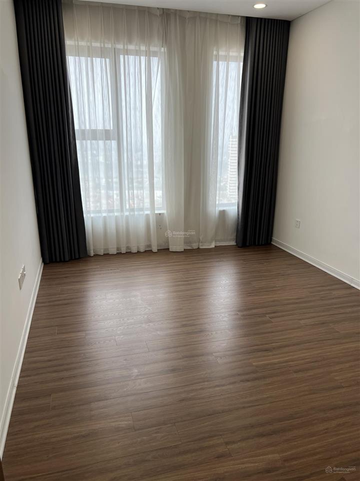Tôi chính chủ bán cc căn góc, tầng đẹp tại bình minh garden, 105m2, 3pn, 2wc, full nội thất