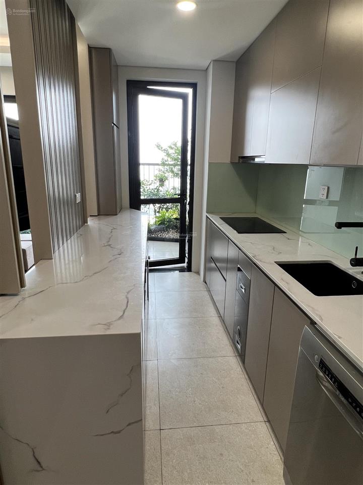 Tôi chính chủ bán cc căn góc, tầng đẹp tại bình minh garden, 105m2, 3pn, 2wc, full nội thất