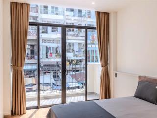 Cho thuê căn hộ 1 phòng ngủ ban công gần phố đi bộ, chợ bến thành ,takashimaya quận 1