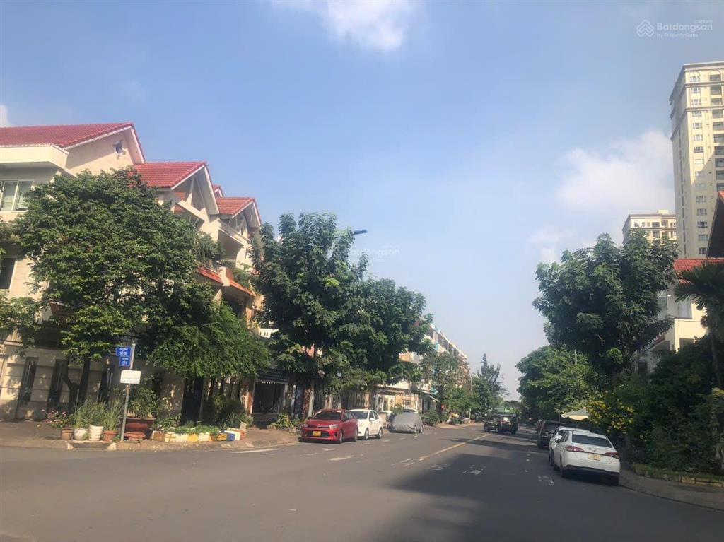 Bán biệt thự mt kinh doanh đối diện phòng công chứng himlam 6a trung sơn  bình chánh