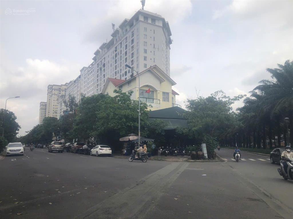 Bán biệt thự mt kinh doanh đối diện phòng công chứng himlam 6a trung sơn  bình chánh