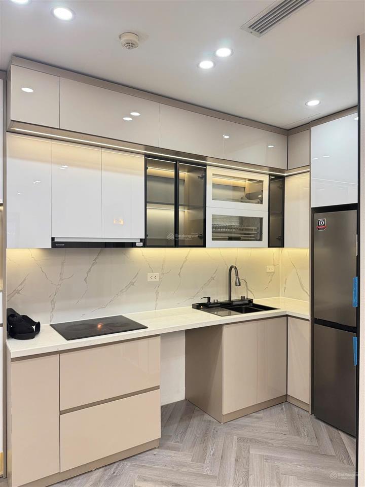 Tôi cần bán ch chung cư 17t7 trung hoà nhân chính, dt 67m2, 2pn, giá bán 6,7 tỷ,sđcc