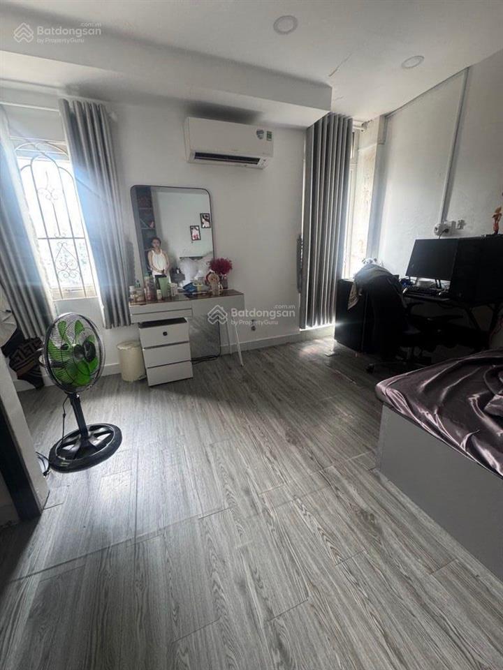 Nhà đẹp ở liền hiếm xe hơi quay đầu
nhà 1 trệt 1 lầu gồm 1pn 2 wc nguyễn văn khối phường 11