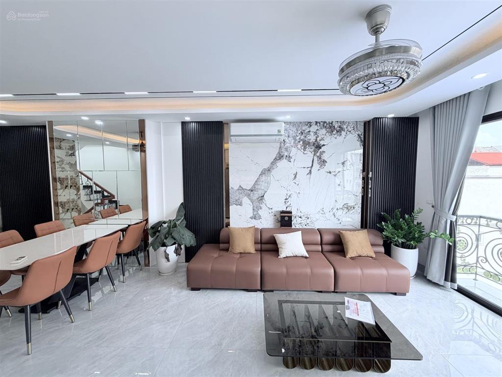 Bán nhà gia thượng ngay cổng trường việt pháp, ngõ ô tô, 50m2, 6 tầng, mt 4.5m, 15.6 tỷ