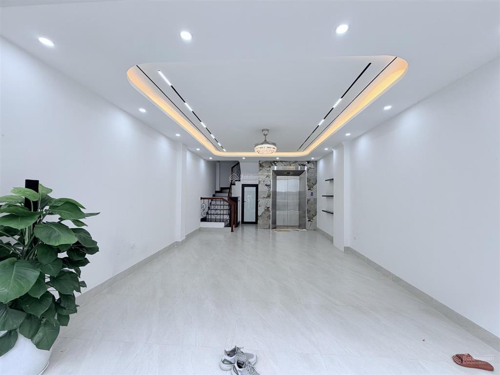 Bán nhà gia thượng ngay cổng trường việt pháp, ngõ ô tô, 50m2, 6 tầng, mt 4.5m, 15.6 tỷ