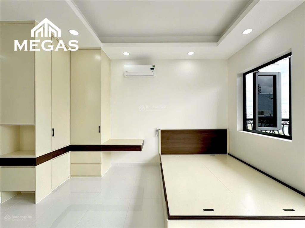Phòng ban công giá rẻ bước 3 bước tới hutech, ngoại thương, đi học không lo trễ