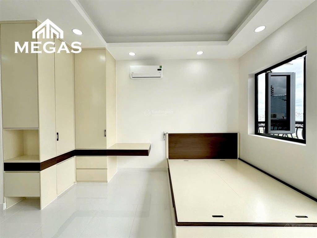 Phòng ban công giá rẻ bước 3 bước tới hutech, ngoại thương, đi học không lo trễ