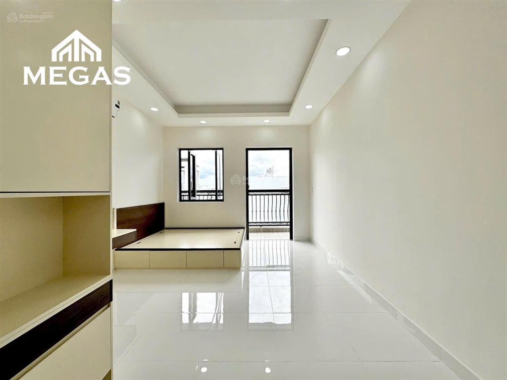 Phòng ban công giá rẻ bước 3 bước tới hutech, ngoại thương, đi học không lo trễ
