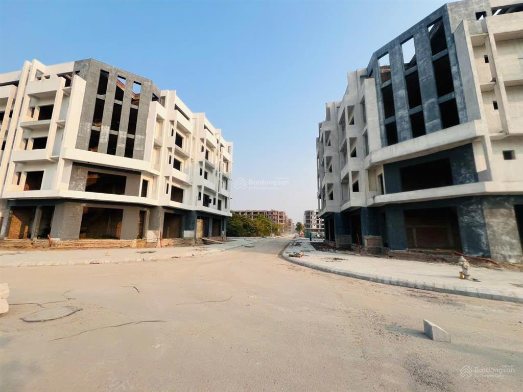 Tôi cần bán căn 75m2 hướng đông nam cạnh vườn hoa, trường mầm non tại hà nội oriental gia lâm.