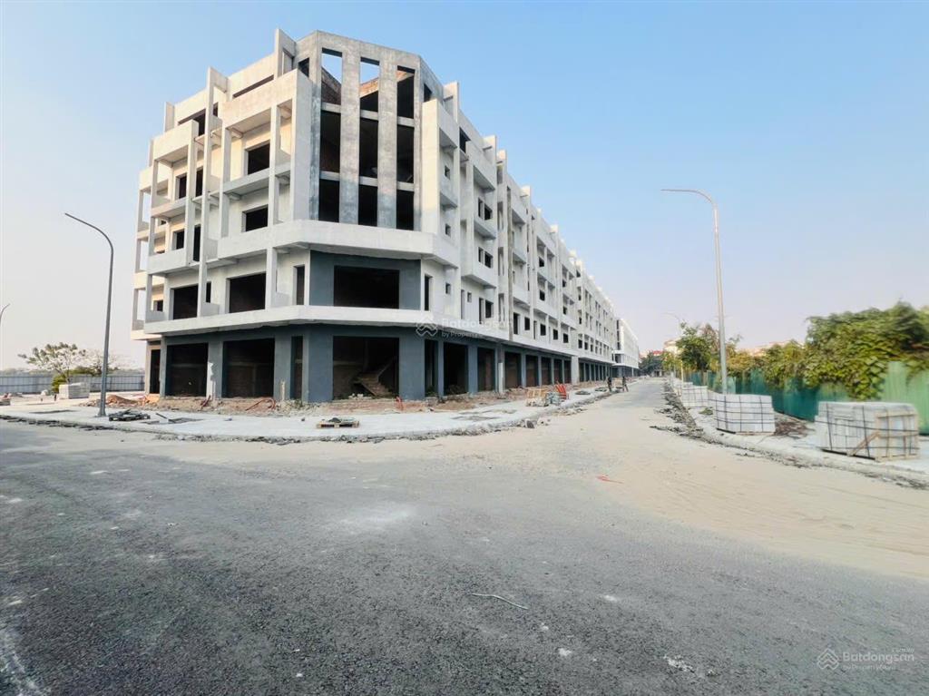 Tôi cần bán căn 75m2 hướng đông nam cạnh vườn hoa, trường mầm non tại hà nội oriental gia lâm.