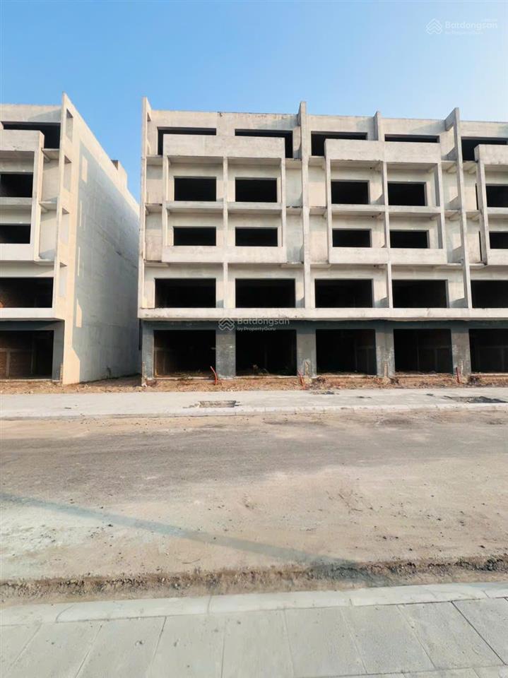 Tôi cần bán căn 75m2 hướng đông nam cạnh vườn hoa, trường mầm non tại hà nội oriental gia lâm.