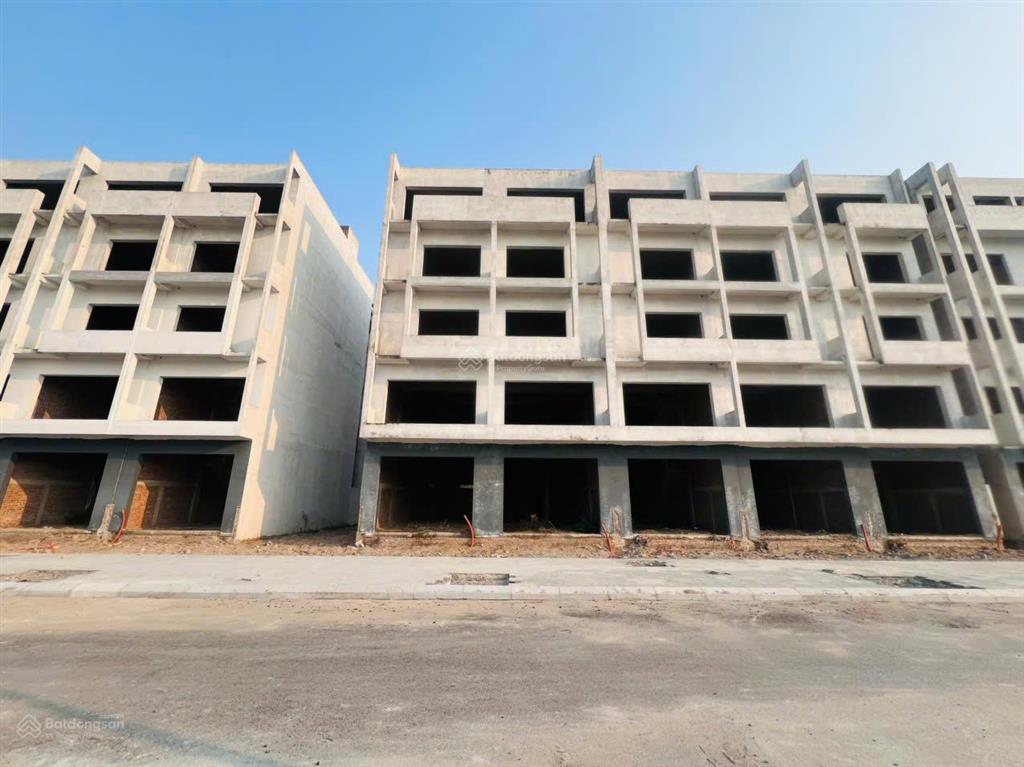Tôi cần bán căn 75m2 hướng đông nam cạnh vườn hoa, trường mầm non tại hà nội oriental gia lâm.