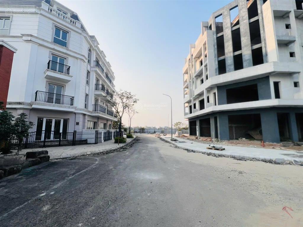 Tôi cần bán căn 75m2 hướng đông nam cạnh vườn hoa, trường mầm non tại hà nội oriental gia lâm.