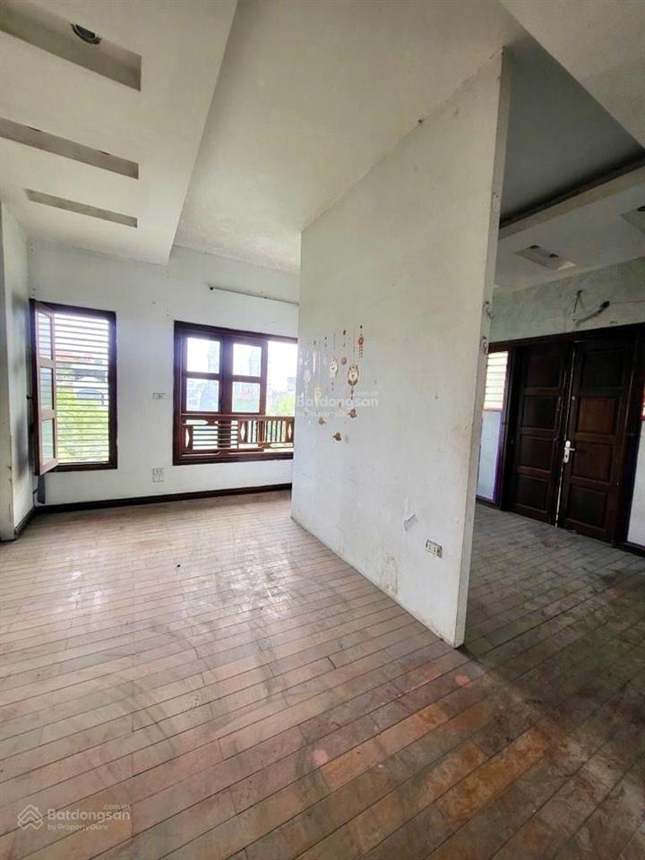 Bán nhà giáp bát, vị trí đẹp, view hồ thoáng mát, bạt ngàn tiện ích, ô tô, 105m, 4 tầng, mt 6,8m