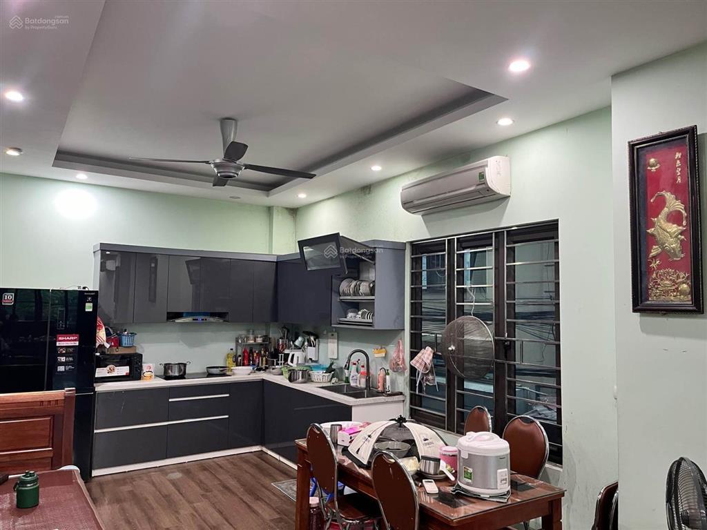 Bán nhà lô góc kim giang, vị trí view hồ thoáng mát, giao thông thuận tiện, 90m, 8 tầng, mt 6.4m