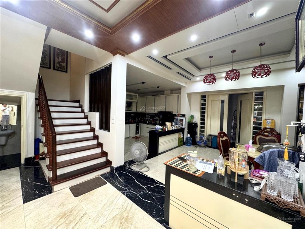 Cần bán biệt thự kđt tây nam linh đàm, vị trí đẹp view vườn hoa thoáng mát, 205m, 3,5 tầng, mt 10m