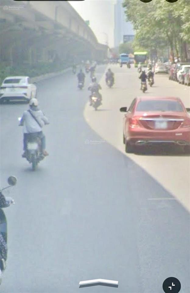 Bán mặt phố khuất duy tiến, vị trí trung tâm kd sầm uất, vỉa hè rộng, giao thương thuận tiện, 135m