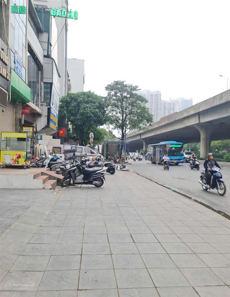 Bán mặt phố khuất duy tiến, vị trí trung tâm kd sầm uất, vỉa hè rộng, giao thương thuận tiện, 135m