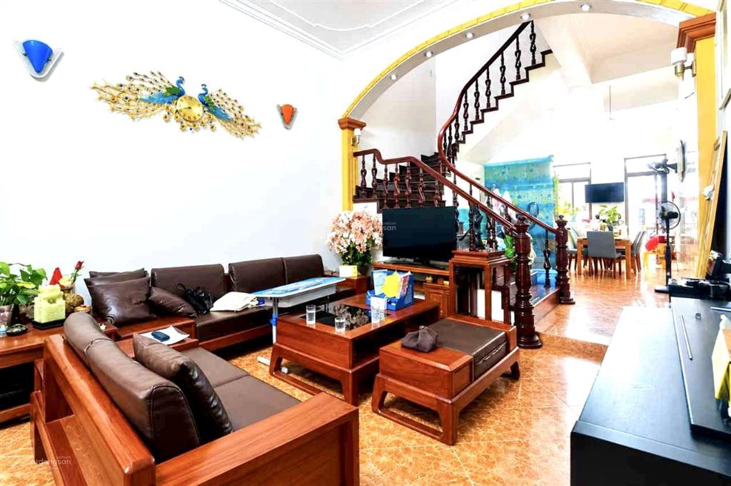 Bán nhà 4 tầng bằng liệt, linh đàm, vị trí trung tâm đẹp, 2 thoáng ô tô tránh, dân trí cao, 85m²