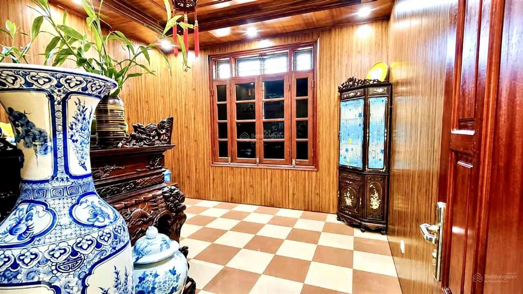 Bán nhà 4 tầng bằng liệt, linh đàm, vị trí trung tâm đẹp, 2 thoáng ô tô tránh, dân trí cao, 85m²
