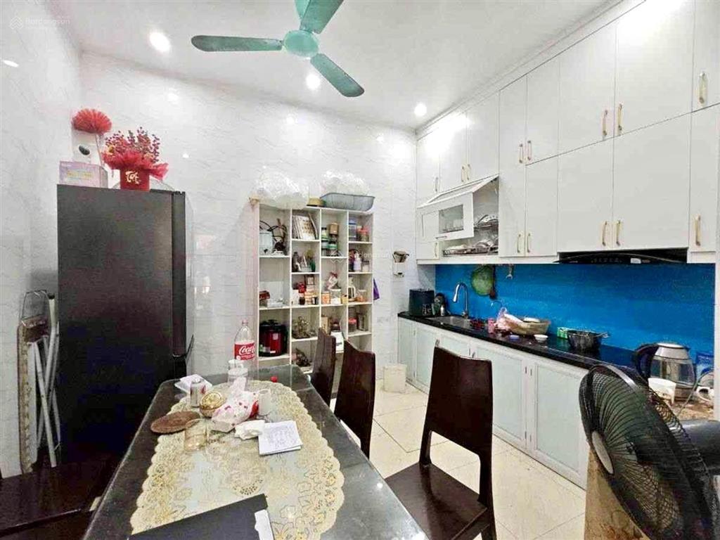 Bán nhà mặt phố mậu lương, vị trí đẹp, kd sầm uất, không quy hoạch, gần sân bóng, viện 103, 60m