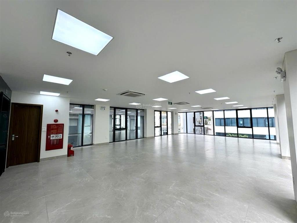 Bán toà lô góc 3 mặt thoáng vương thừa vũ, vị trí đẹp thoáng, dòng tiền cao, 160m, 9 tầng, mt 8.6m,