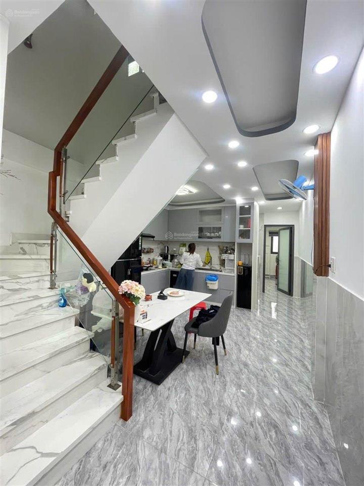 Bán nhà sổ hồng riêng, 4pn. diện tích 4mx19m, dương cát lợi nhà bè. giá chỉ nhỉn 4 tỷ.