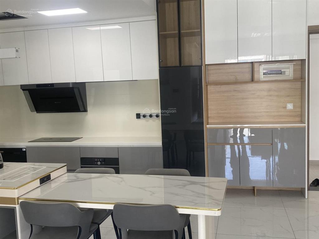 Bán căn hộ diamond 117m2, 3pn  2wc, giá 8.3 tỷ, view đại lộ ntcb, nhà mới giá rẻ đầu tư