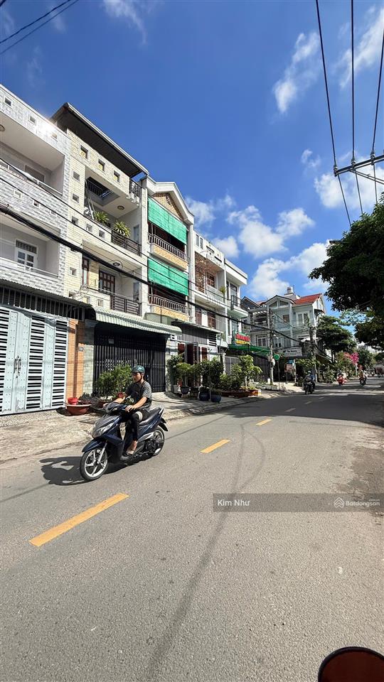 Bán đất mt kinh doanh ngay dh cảnh sát  100m ra phạm văn đồng  ngang 5.45m  sầm uất  đông đúc