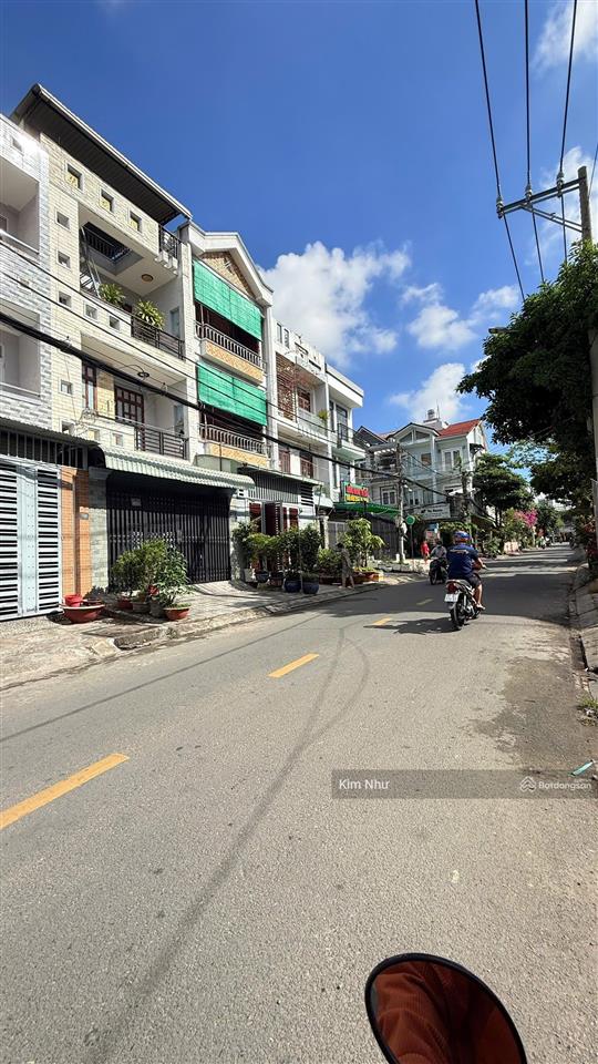 Bán đất mt kinh doanh ngay dh cảnh sát  100m ra phạm văn đồng  ngang 5.45m  sầm uất  đông đúc